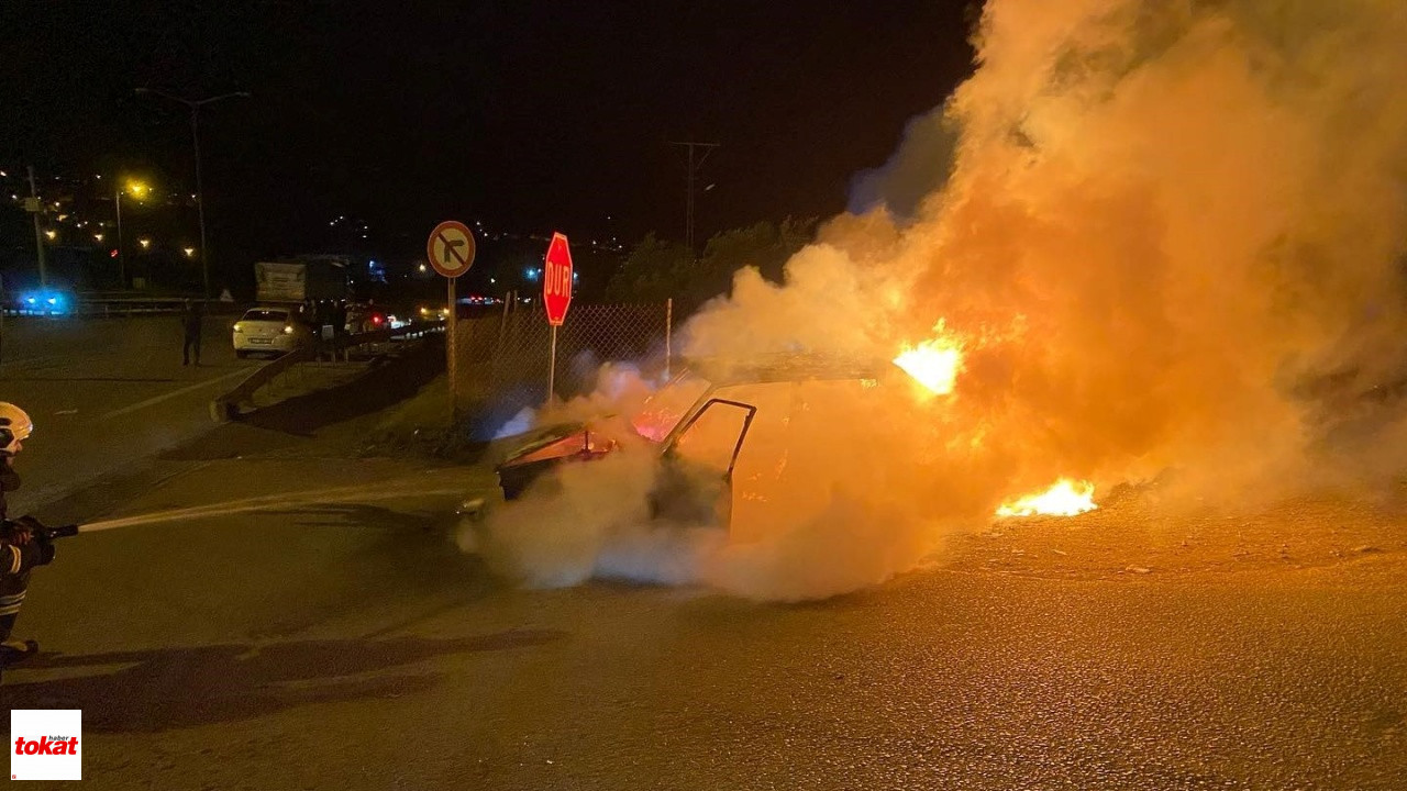 Seyir Halindeyken Yanmaya Başlayan Otomobil Alevlere Teslim Oldu2