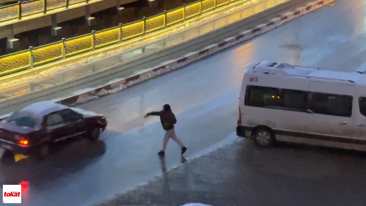 Tokat’ta Çocuklar Yoldan Geçen Araçlara Kar Topu Attı3