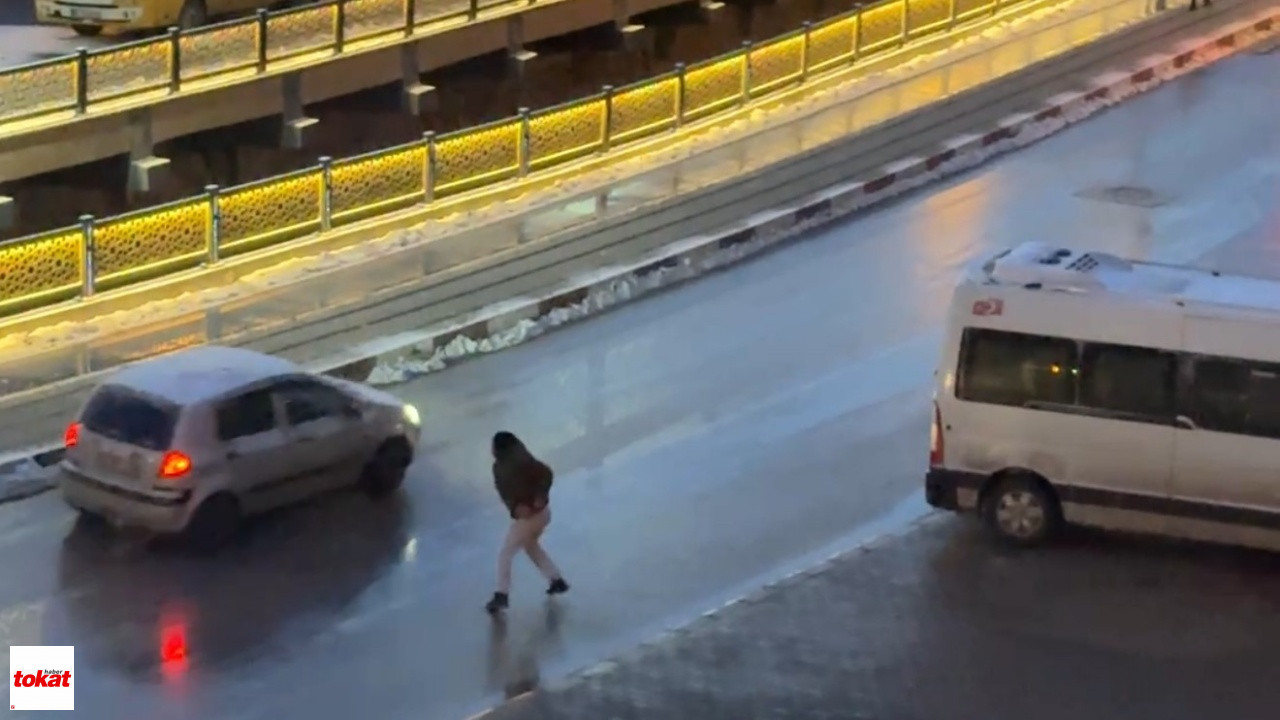 Tokat’ta Çocuklar Yoldan Geçen Araçlara Kar Topu Attı4