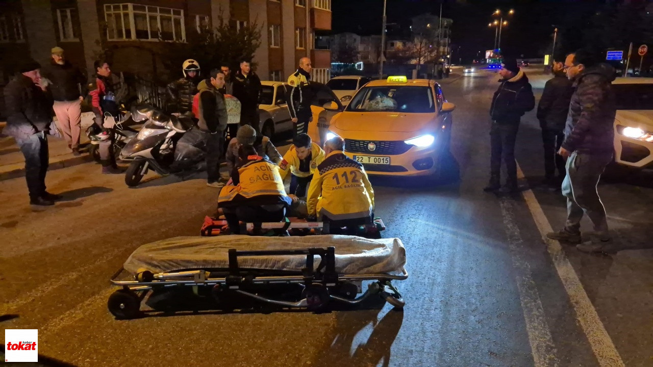 Yolu Karşısına Geçmeye Çalışan Adama Ticari Taksi Böyle Çarptı2