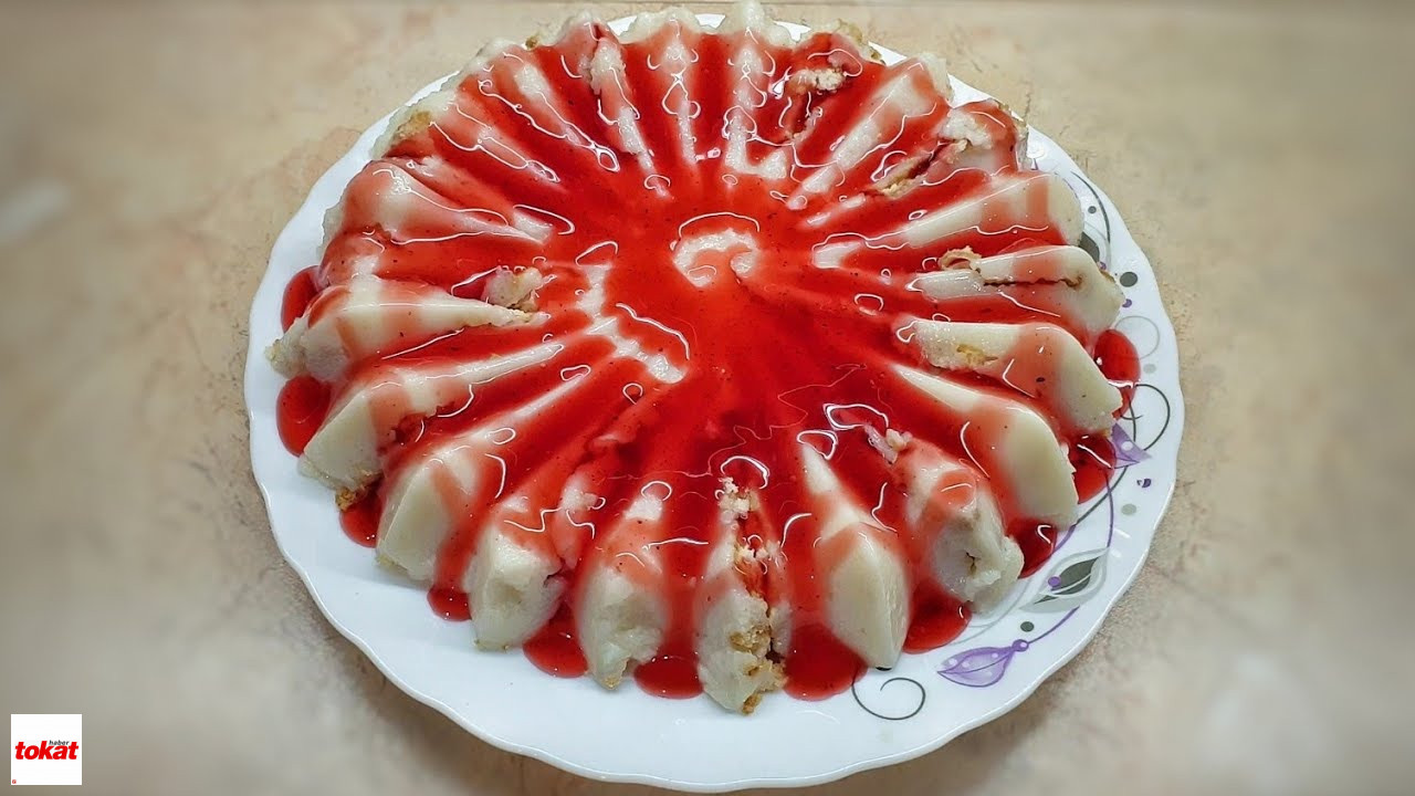 Çilek Soslu Irmik Tatlısı