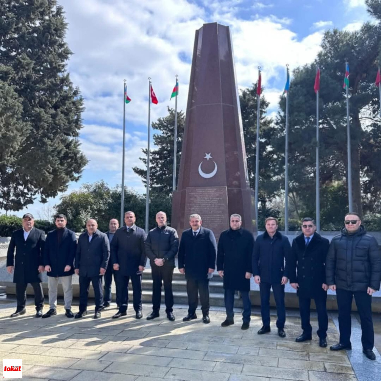 Dünya Kickboks Federasyonu Başkanı  Baker, Bakü'deki Türk Şehitliği'nde...