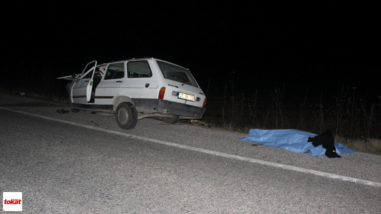 Feci Kaza Otomobil Arıza Yapan Kamyona Çarptı 1 Ölü, 2’Si Ağır 3 Yaralı1