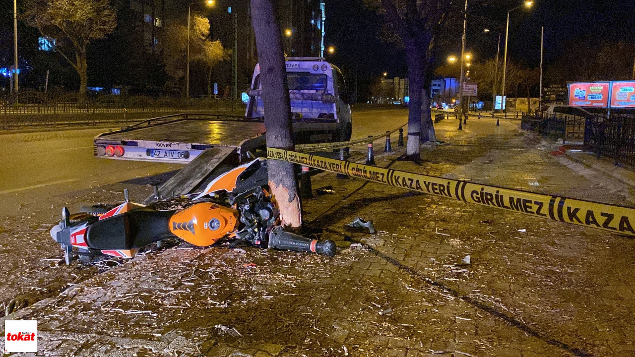 Kontrolden Çıkan Motosiklet Ağaca Çarptı