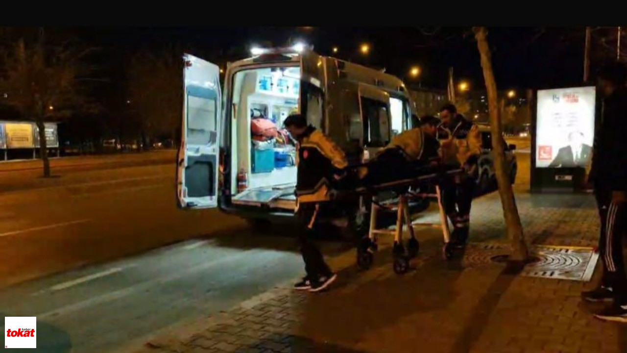 Otomobilden Rastgele Ateş Edildi, Kaldırımda Yürüyen Genç Yaralandı