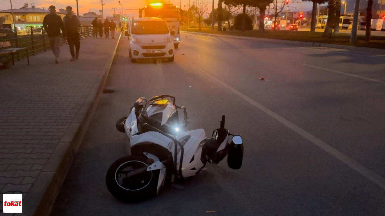 Otomobille Motosiklet Çarpıştı 1 Ölü