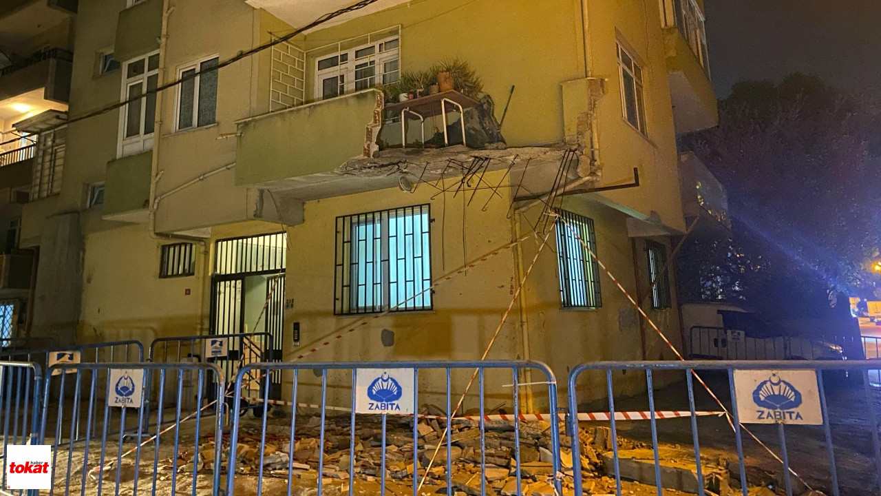 5 Katlı Binanın Balkonu Çöktü