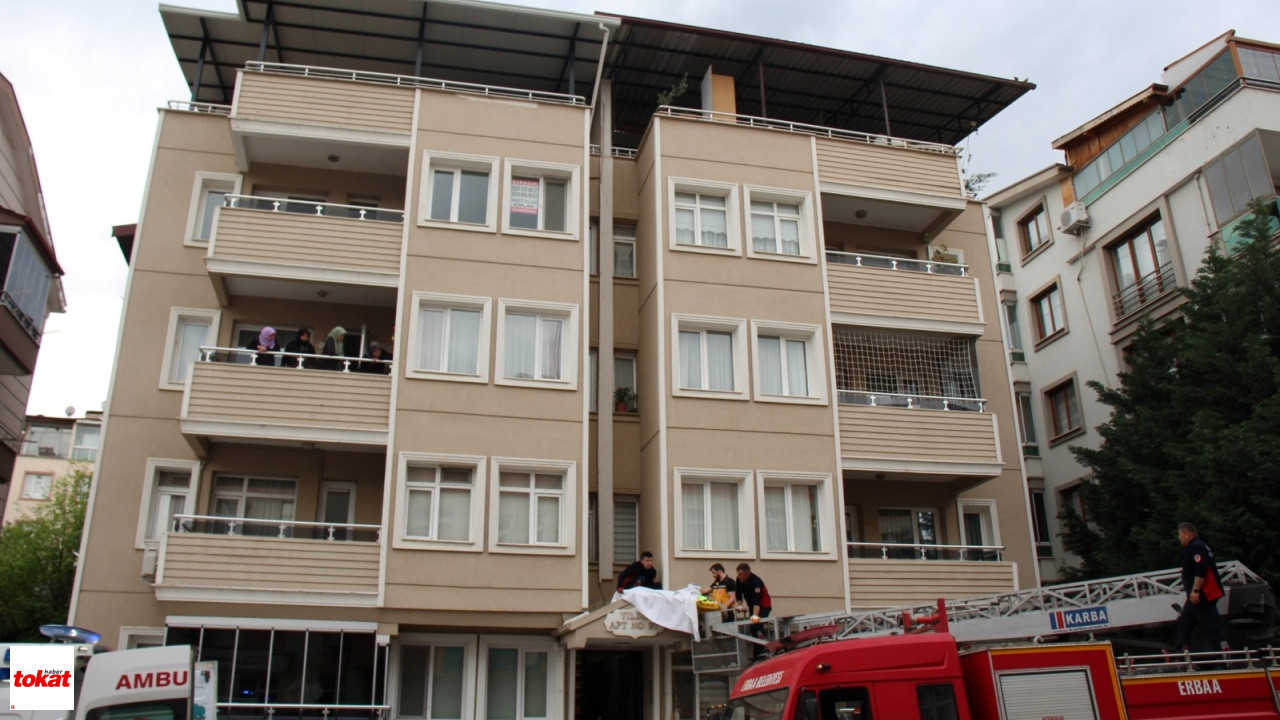 5 Katlı Binanın Terasından Düşen Kadın Hayatını Kaybetti