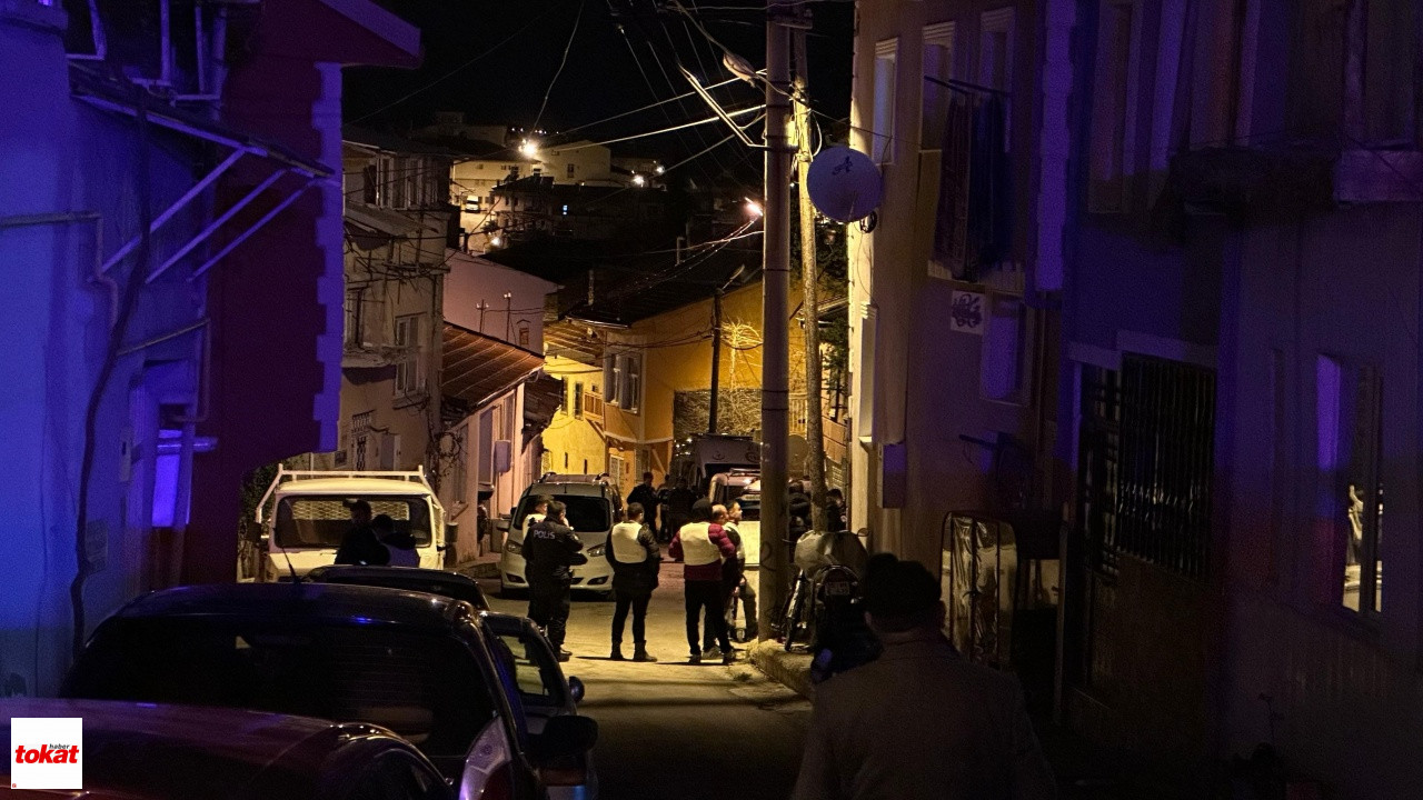 Ailesi Ile Tartışıp Elinde Tüfekle Sokakta Havaya Ateş Açan Alkollü Şahıs Polise Ecel Teri Döktürdü5