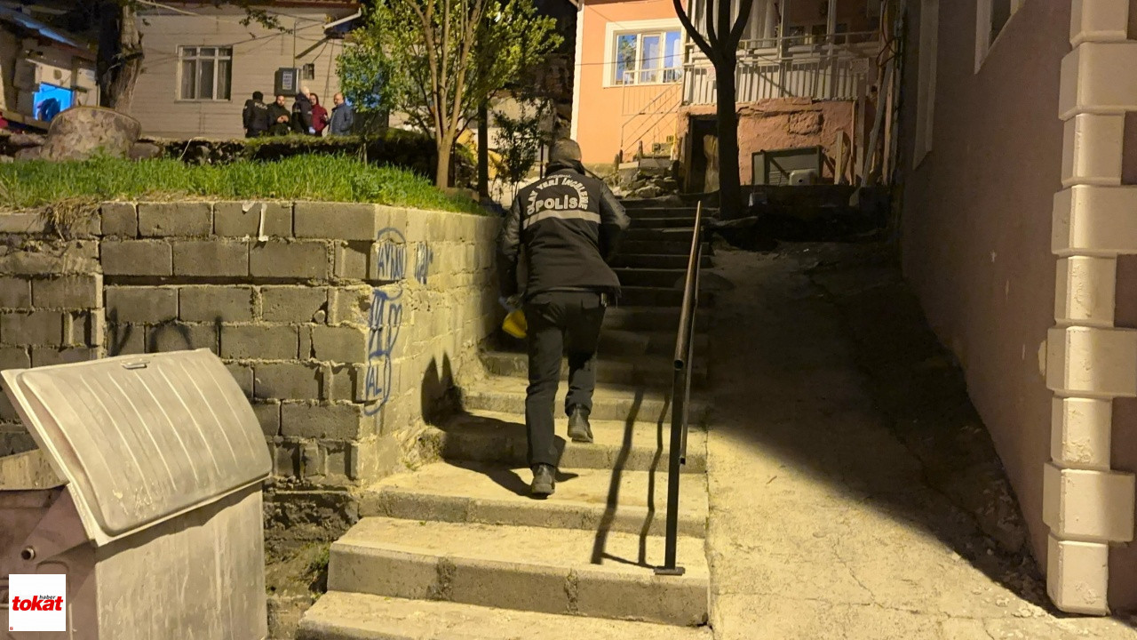 Ailesi Ile Tartışıp Elinde Tüfekle Sokakta Havaya Ateş Açan Alkollü Şahıs Polise Ecel Teri Döktürdü7