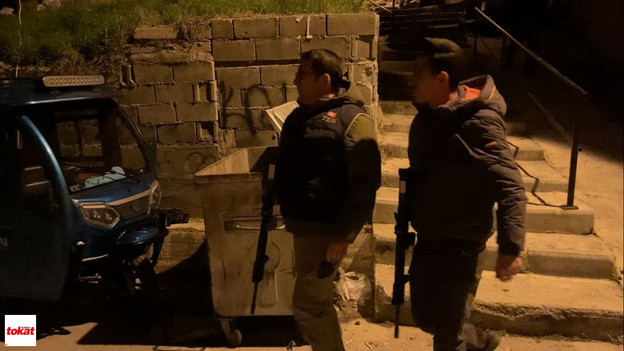 Ailesi Ile Tartışıp Elinde Tüfekle Sokakta Havaya Ateş Açan Alkollü Şahıs Polise Ecel Teri Döktürdü9