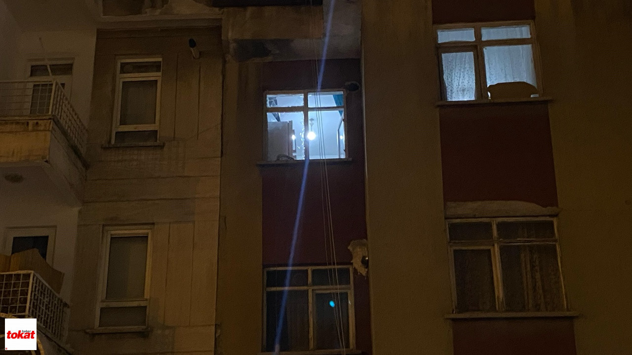 Evinin Camına Çıktı, Etrafa Ateş Açtı, Polise Silah Doğrulttu1