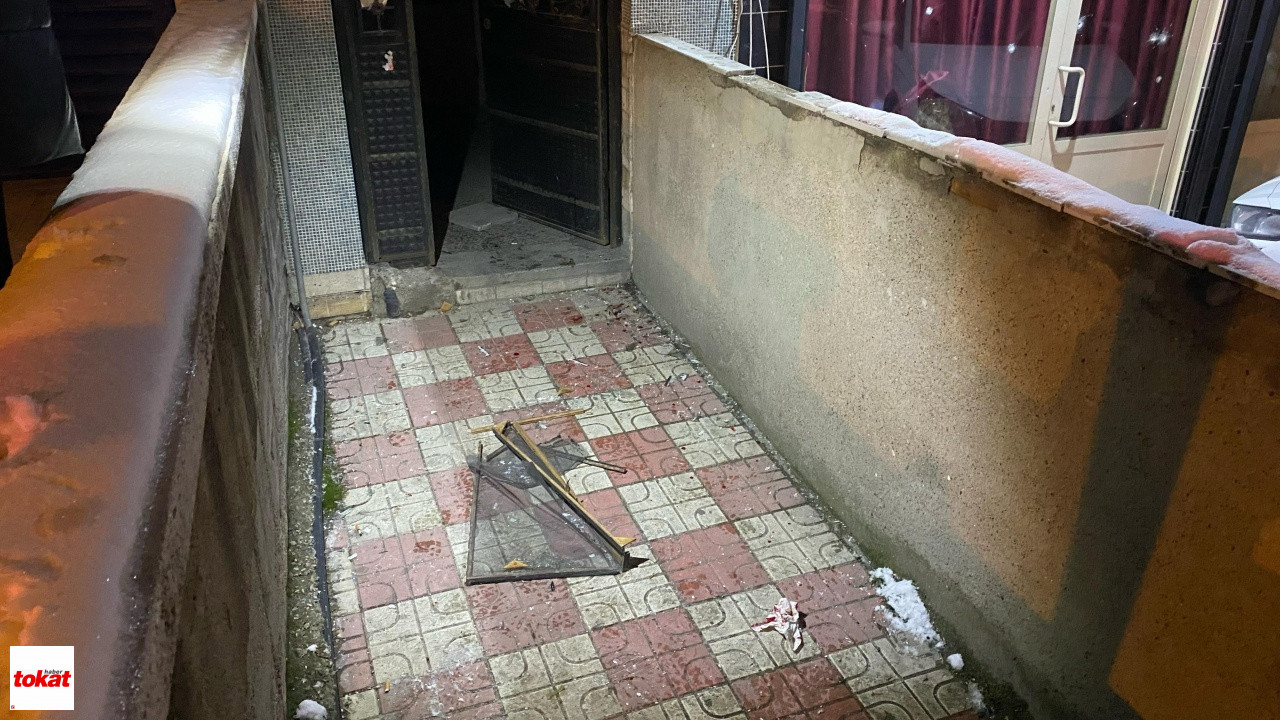 Evinin Camına Çıktı, Etrafa Ateş Açtı, Polise Silah Doğrulttu2