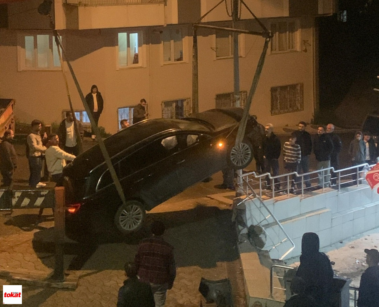 Faciadan Dönüldü Kazaya Karışan Otomobil Markete Daldı2