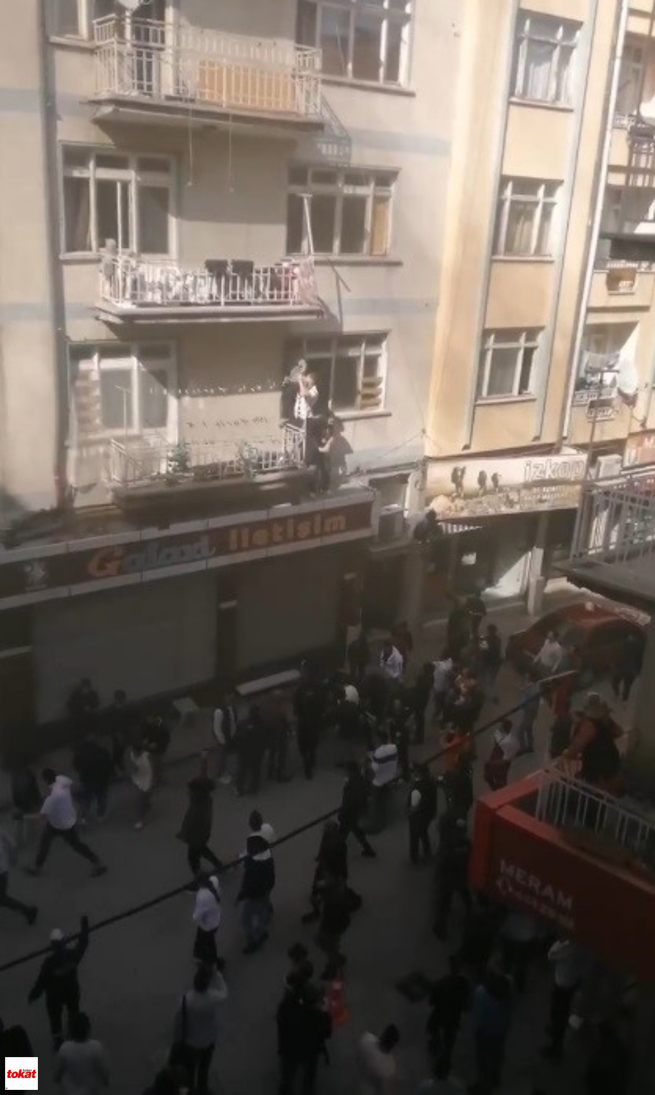 Faciadan Kurtuluş Kamerada Battaniyeye Atlayarak Hayatta Kaldılar, 2 Çocuk Hayatını Kaybetti