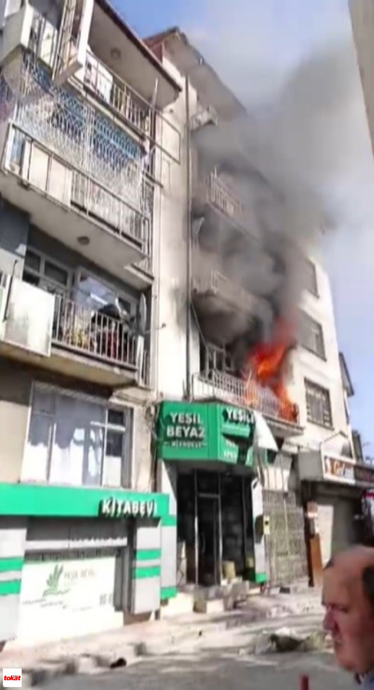 Faciadan Kurtuluş Kamerada Battaniyeye Atlayarak Hayatta Kaldılar, 2 Çocuk Hayatını Kaybetti4