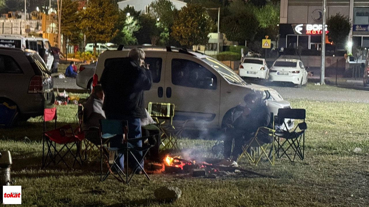 İstanbullular Depremin Ardından Geceyi Parklara Kurdukları Çadırlarda Geçiriyor5