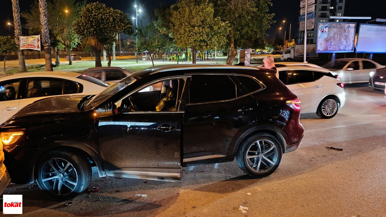 Kırmızı Işıkta Pusu Trafikte Silahlı Saldırıya Uğrayan Sürücü Ağır Yaralandı1