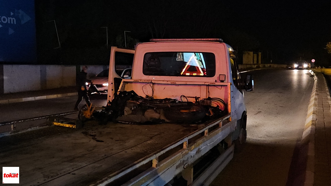 Kontrolden Çıkan Motosiklet Otomobile Çarptı4