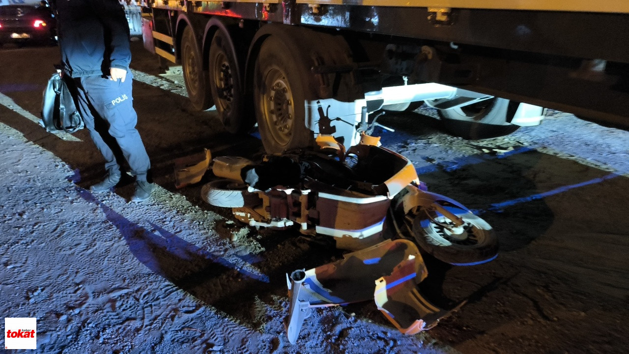 Motosiklet Ile Otomobil Çarpıştı 1'I Ağır 2 Yaralı1