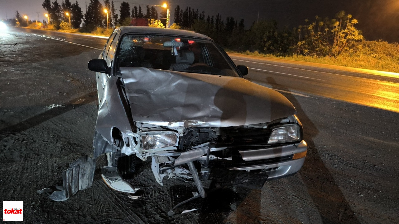 Motosiklet Ile Otomobil Çarpıştı 1'I Ağır 2 Yaralı3