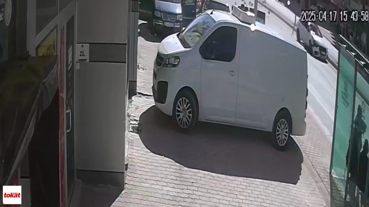 Otomobil 2 Çocuğa Çarptı 13 Yaşındaki Çocuk Hayatını Kaybetti, O Anlar Kamerada