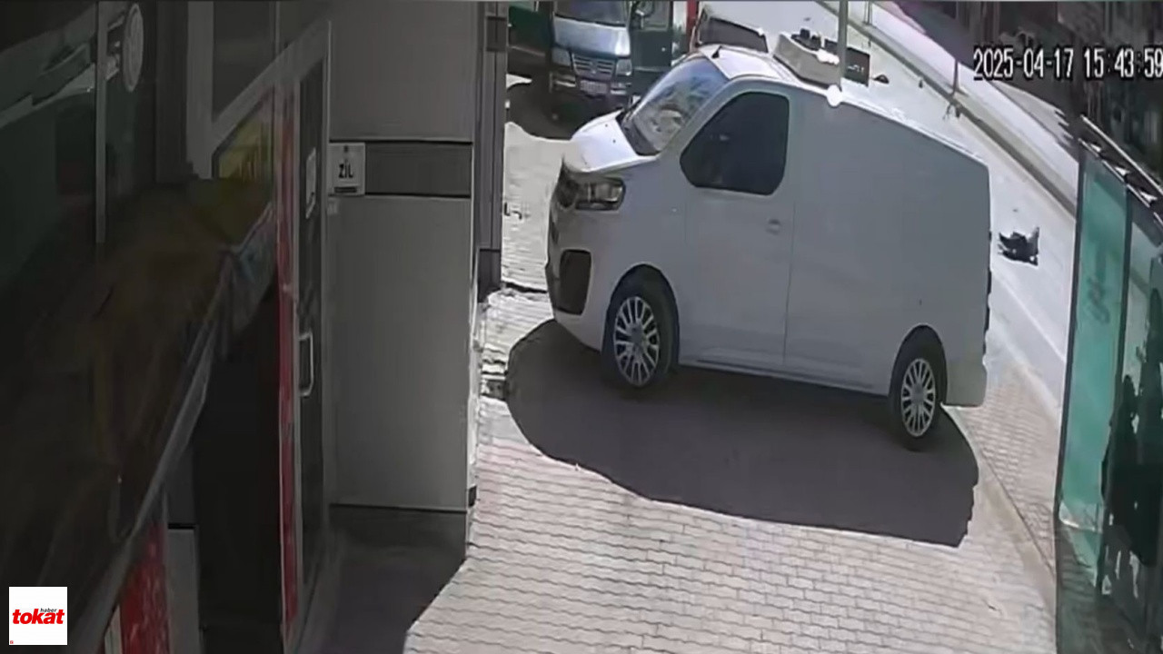 Otomobil 2 Çocuğa Çarptı 13 Yaşındaki Çocuk Hayatını Kaybetti, O Anlar Kamerada1