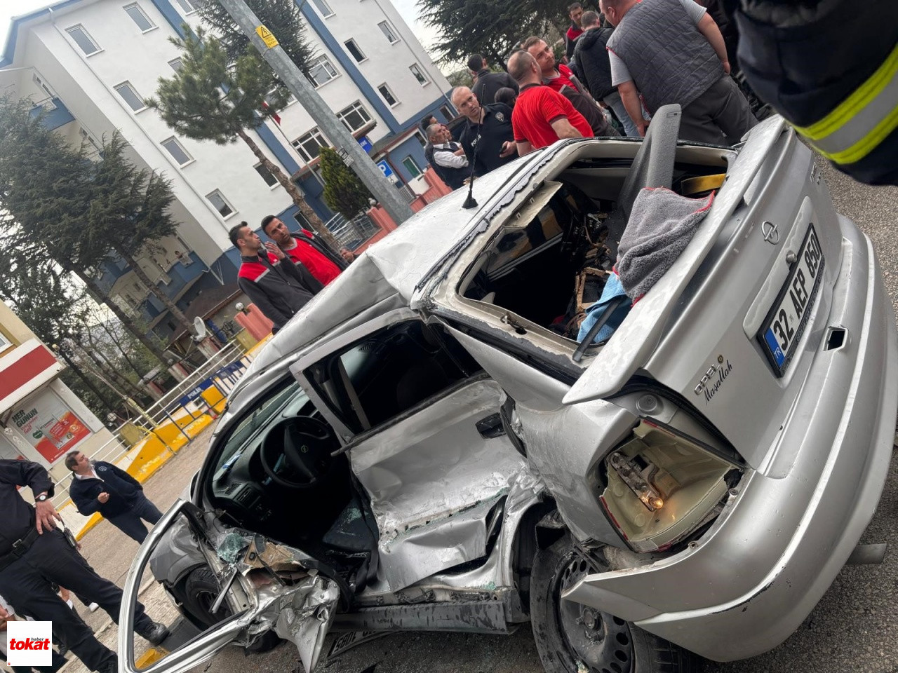 Otomobil, Durakta Yolcu Alan Otobüse Arkadan Çarptı 1 Ölü, 3 Yaralı1