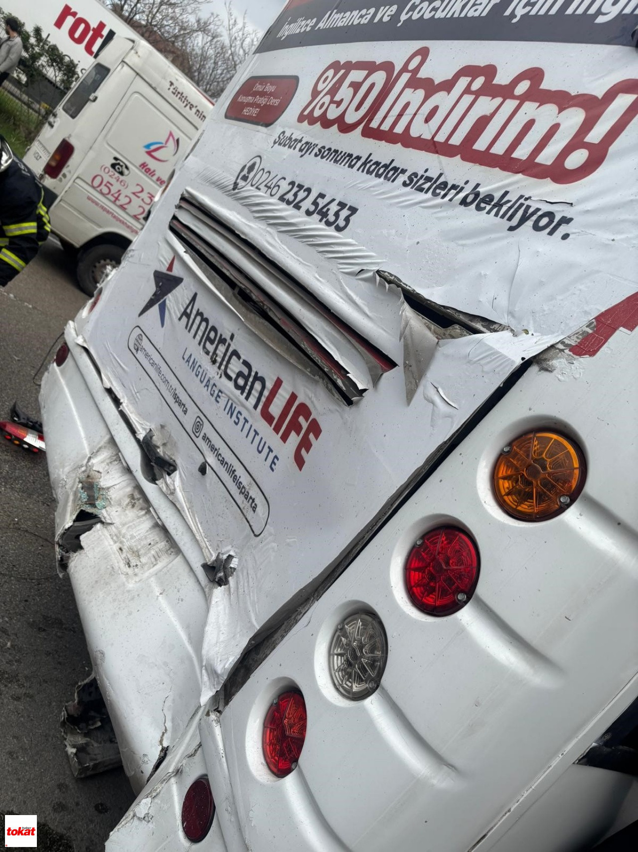 Otomobil, Durakta Yolcu Alan Otobüse Arkadan Çarptı 1 Ölü, 3 Yaralı3