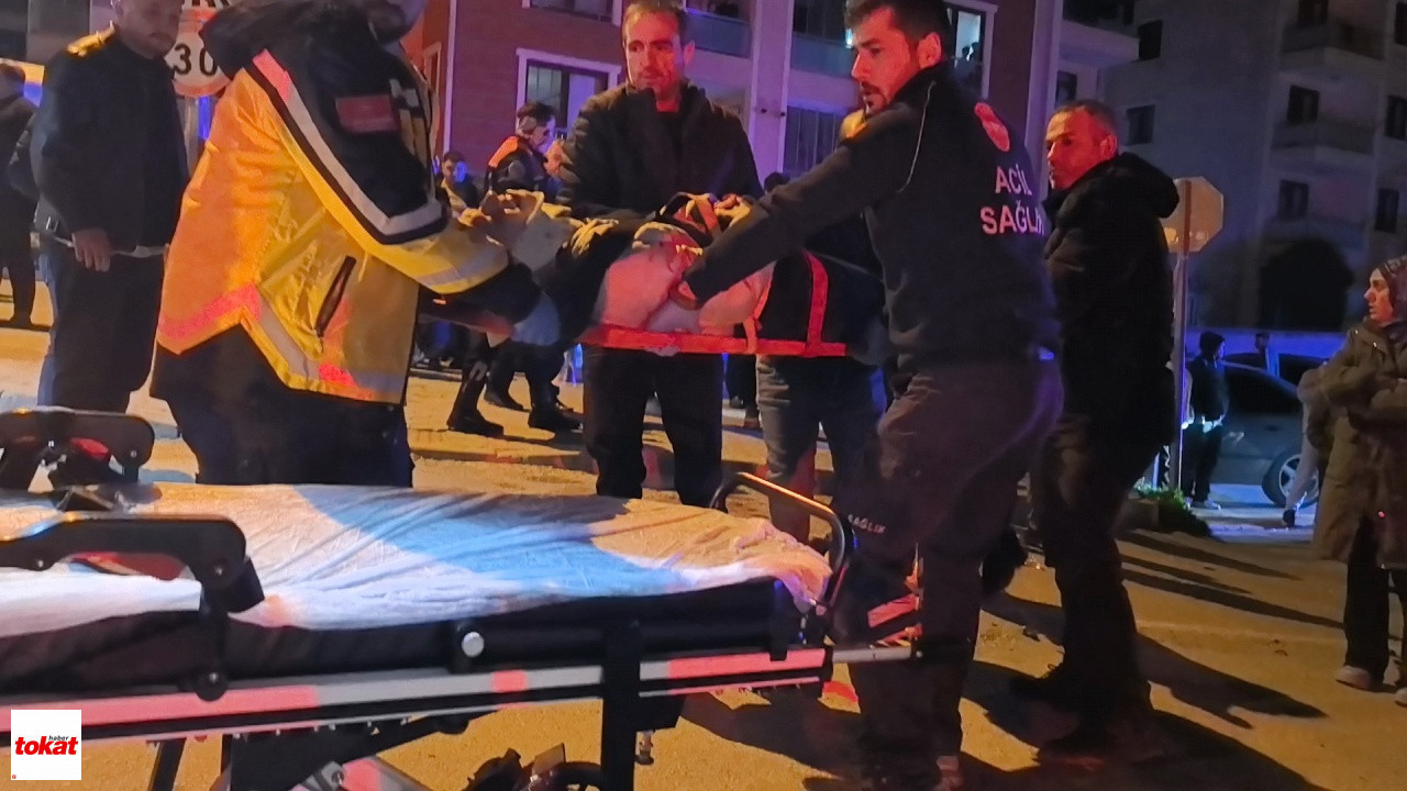 Otomobil Ile Çarpışan Motosiklet Sürücüsü Ağır Yaralandı Kaza Anı Kamerada3