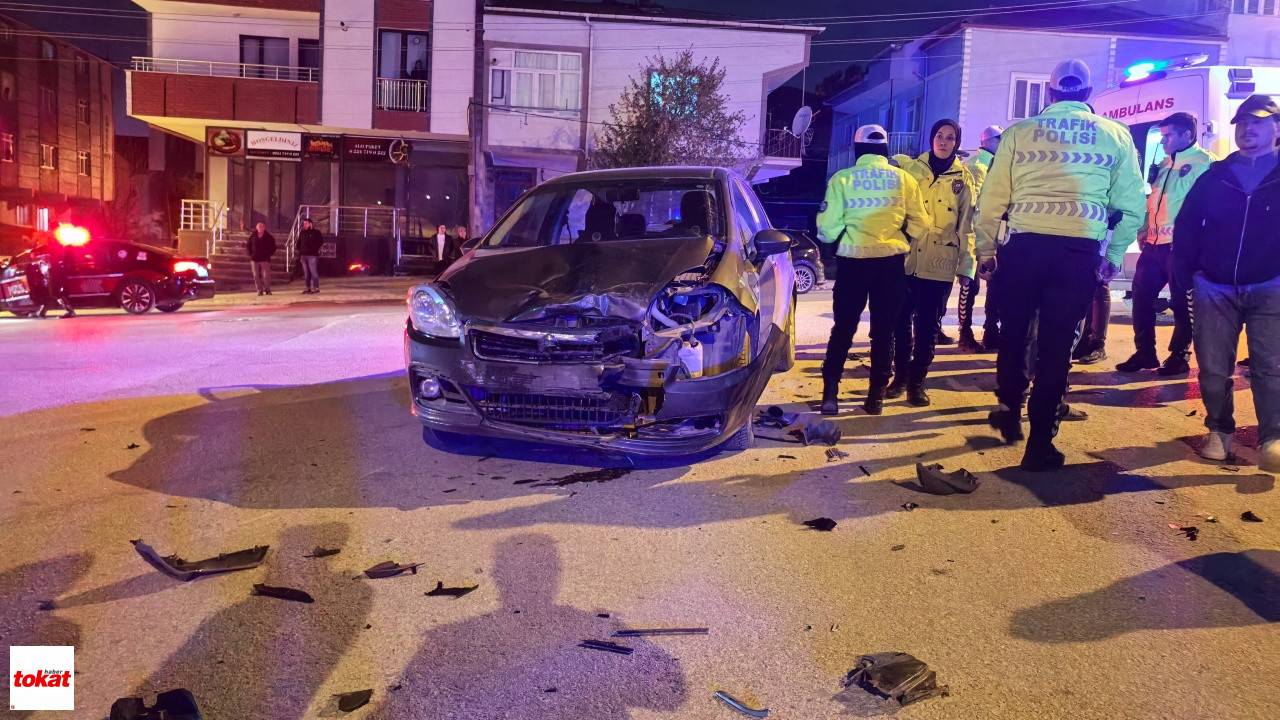 Otomobil Ile Çarpışan Motosiklet Sürücüsü Ağır Yaralandı Kaza Anı Kamerada4