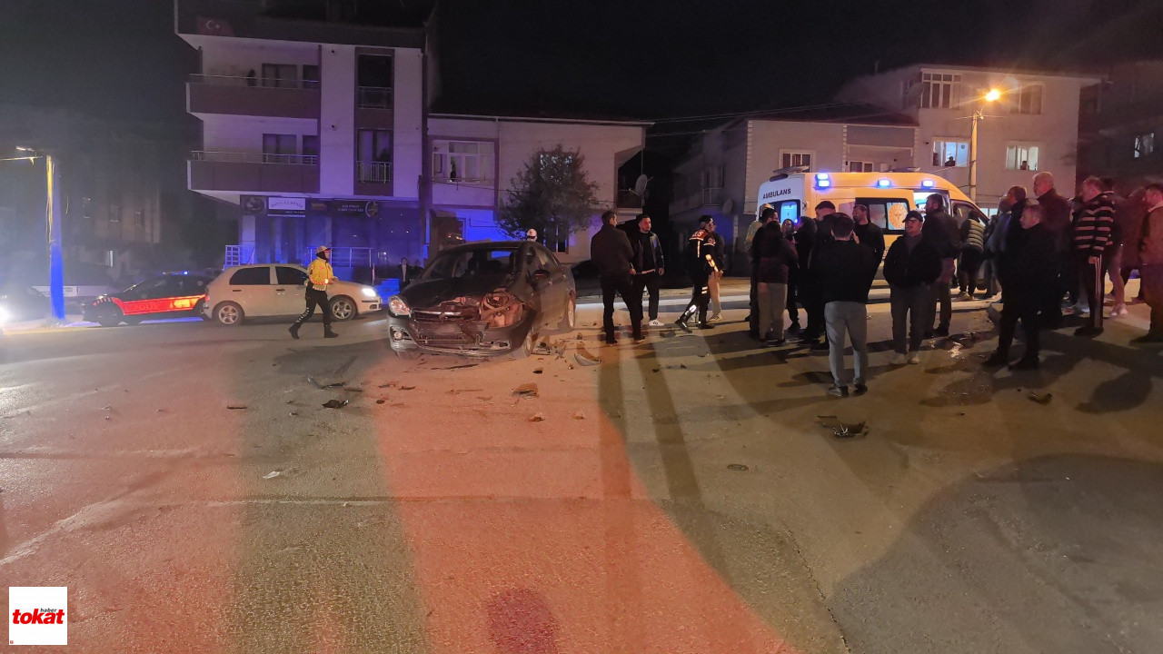 Otomobil Ile Çarpışan Motosiklet Sürücüsü Ağır Yaralandı Kaza Anı Kamerada6