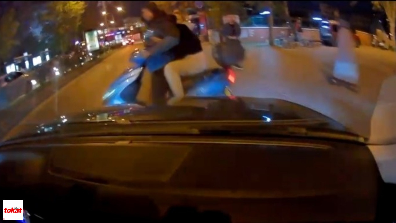 Otomobil Motosiklete Çarptı, 2 Kişi Yaralandı Kaza Anı Kemarada1