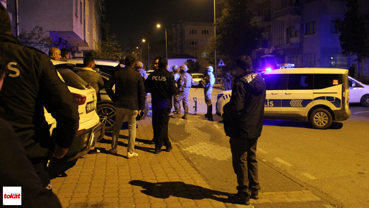 Tüfekle Etrafa Ateş Açan Şahıs 3 Saatte Ikna Edildi