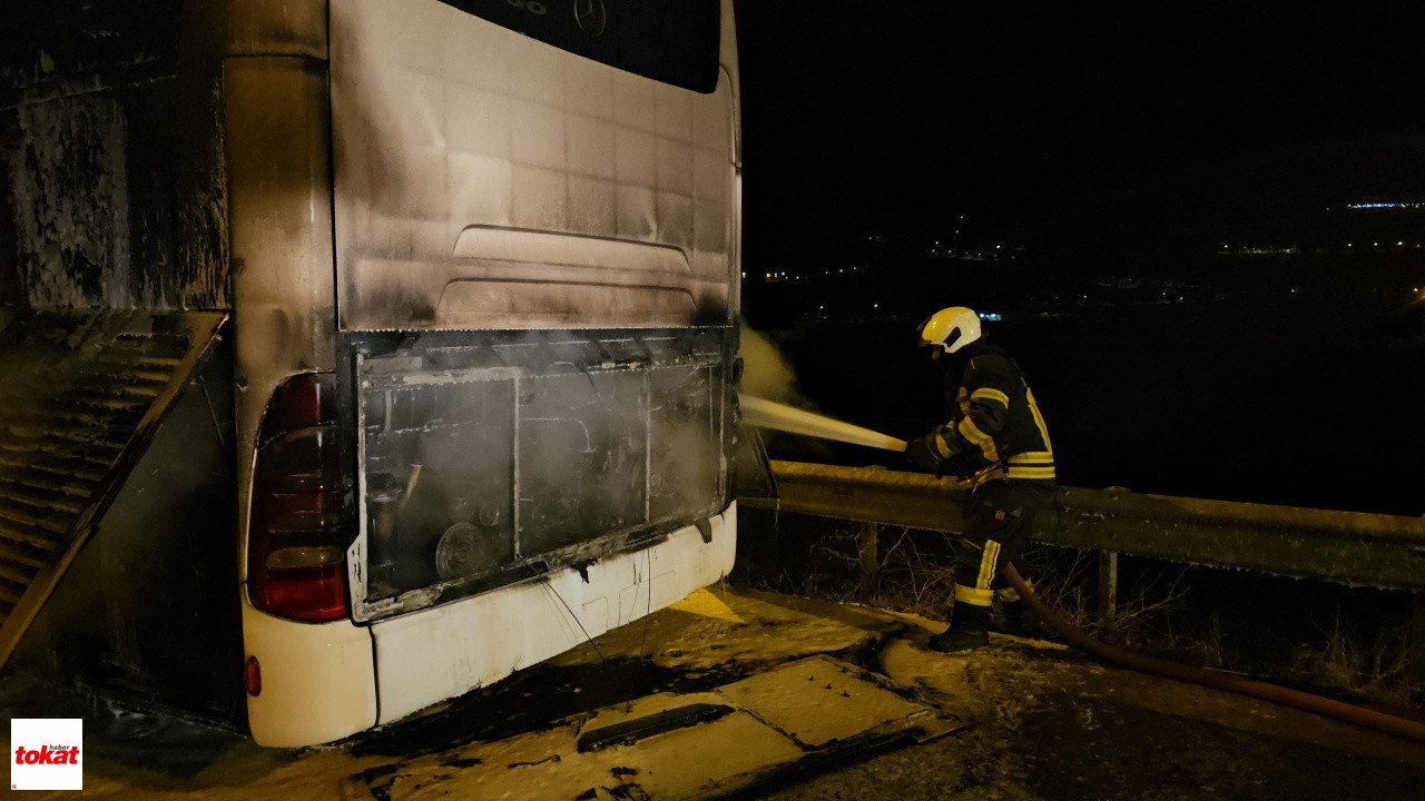 Turistleri Taşıyan Otobüs Yandı, Faciadan Dönüldü
