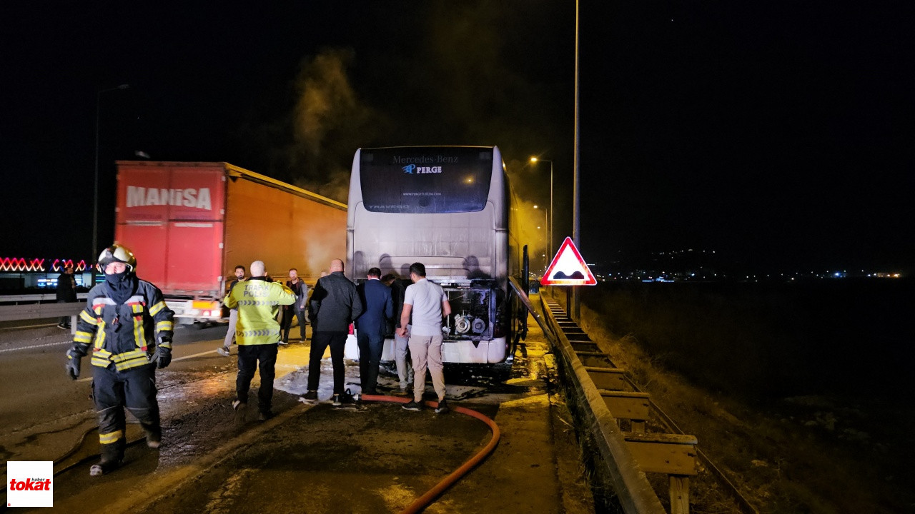 Turistleri Taşıyan Otobüs Yandı, Faciadan Dönüldü4