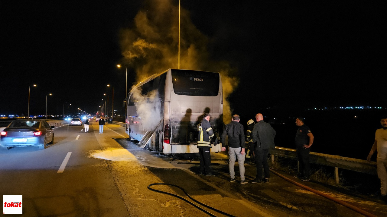 Turistleri Taşıyan Otobüs Yandı, Faciadan Dönüldü5