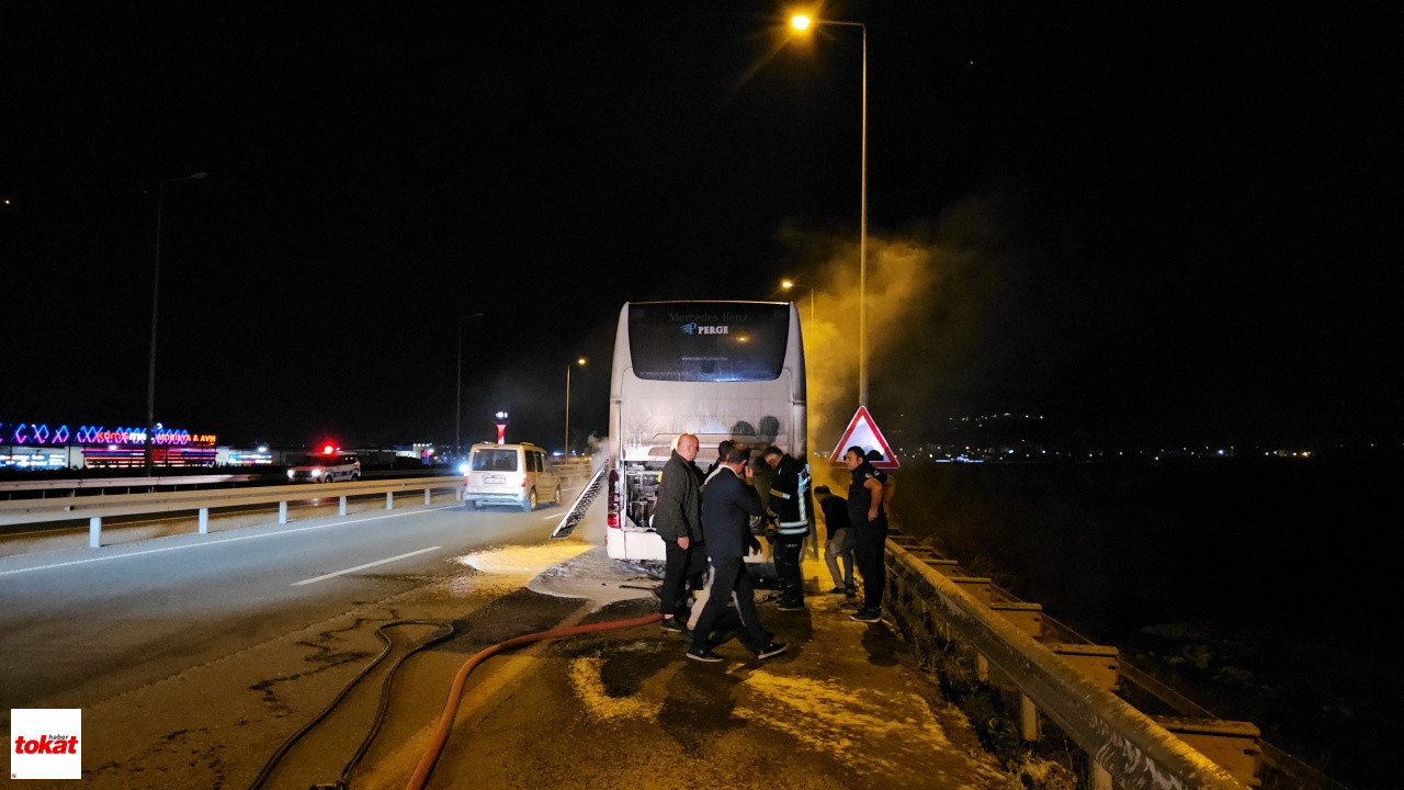 Turistleri Taşıyan Otobüs Yandı, Faciadan Dönüldü6