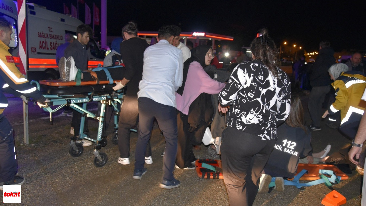 Çarpıştıktan Sonra Savrulan 2 Araç Yayaların Arasında Daldı 11 Yaralı3