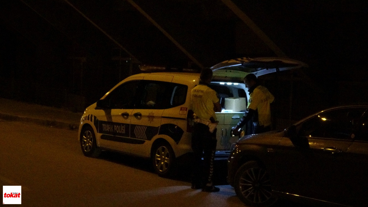 Dur Ihtarına Uymayan Otomobili Kovalan Motosikletli Asayiş Ekibinin Çarptığı Yaya Ağır Yaralandı1