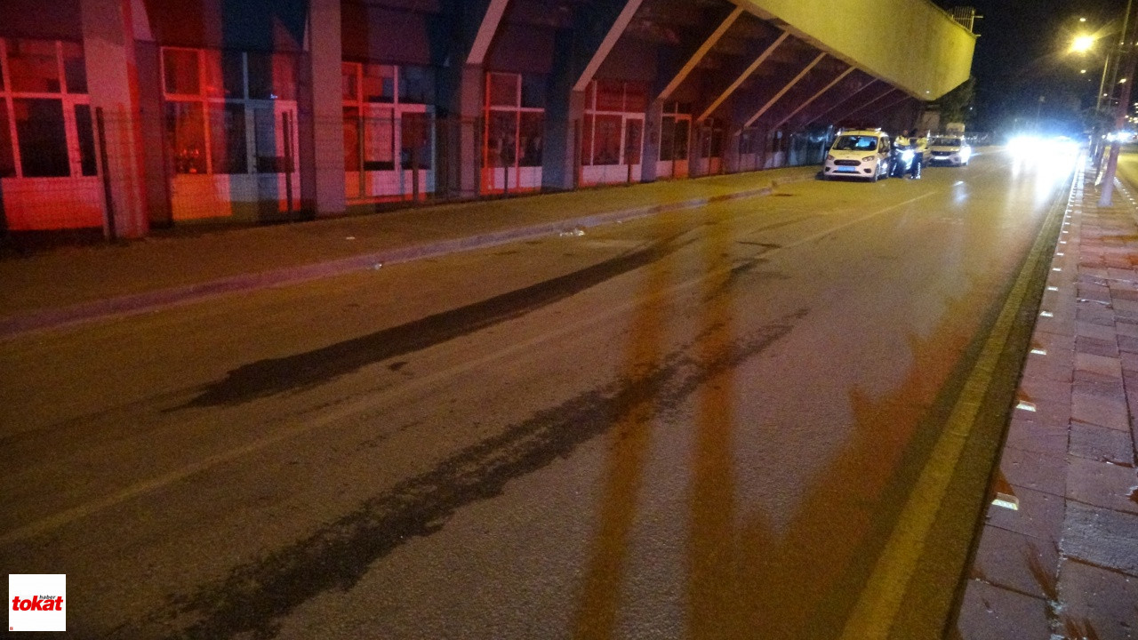 Dur Ihtarına Uymayan Otomobili Kovalan Motosikletli Asayiş Ekibinin Çarptığı Yaya Ağır Yaralandı2