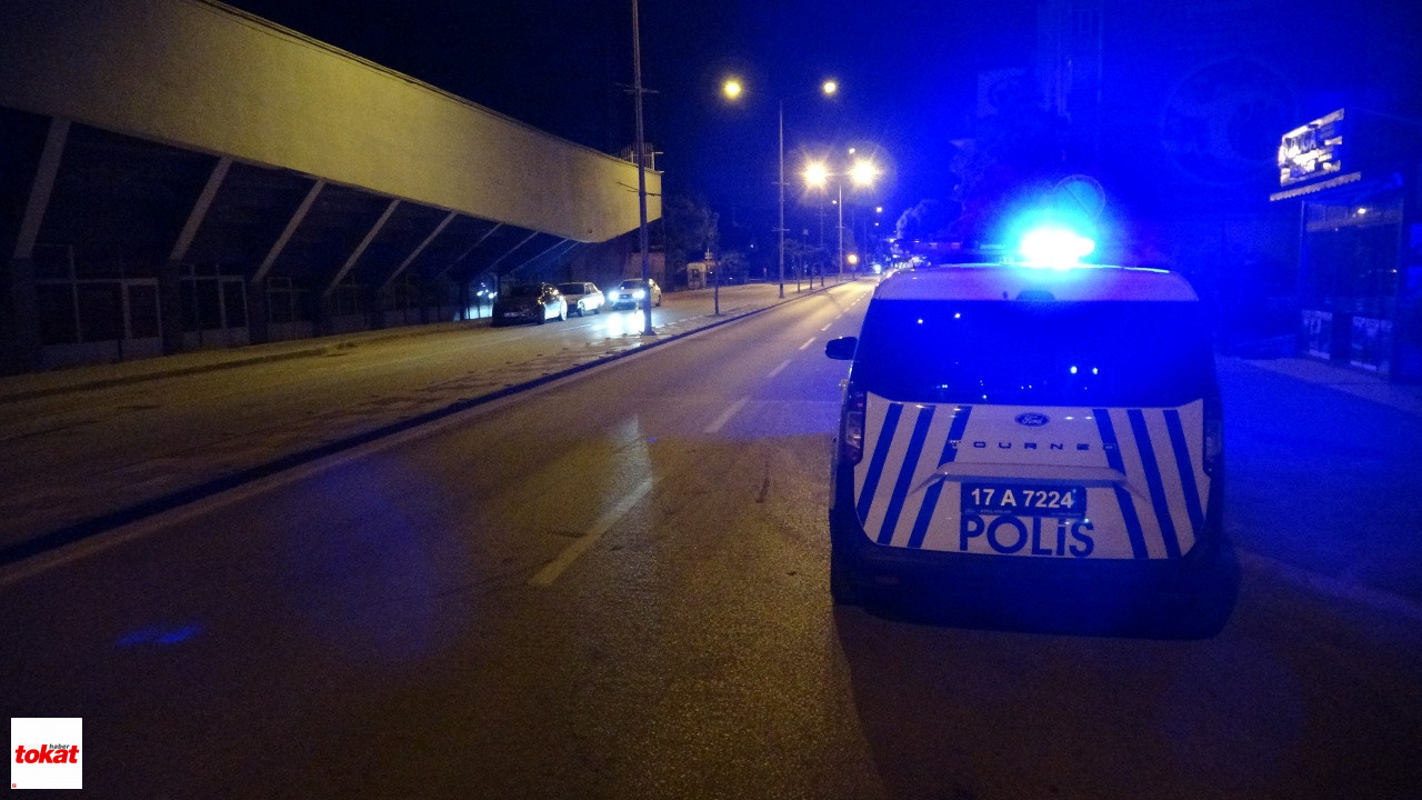 Dur Ihtarına Uymayan Otomobili Kovalan Motosikletli Asayiş Ekibinin Çarptığı Yaya Ağır Yaralandı3