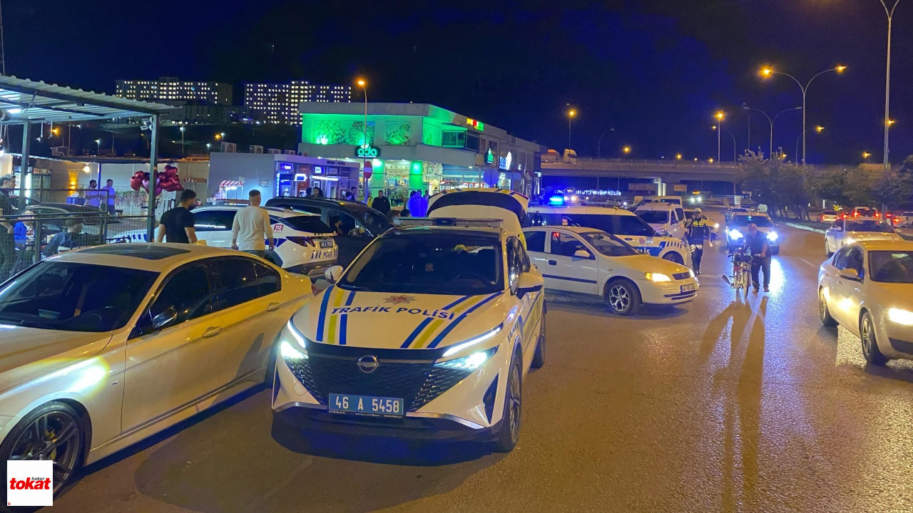 Dur Ihtarına Uymayıp Kaçarken Polis Memuruna Çarptı3