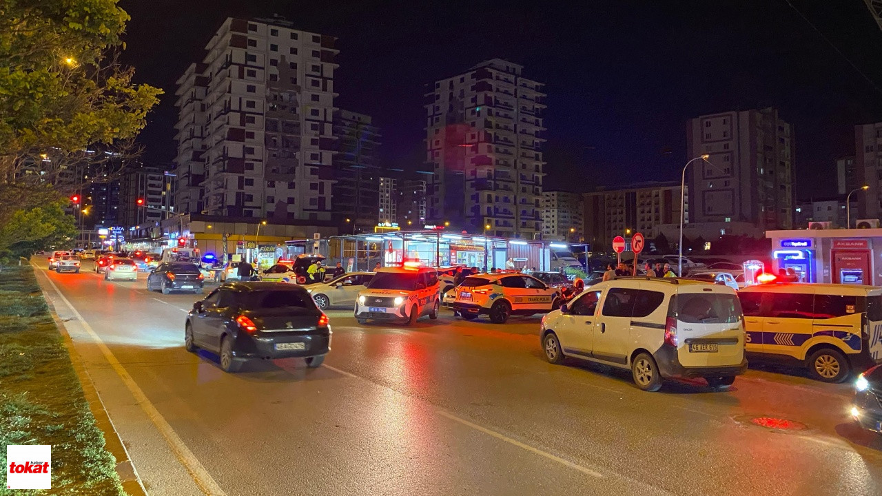 Dur Ihtarına Uymayıp Kaçarken Polis Memuruna Çarptı5