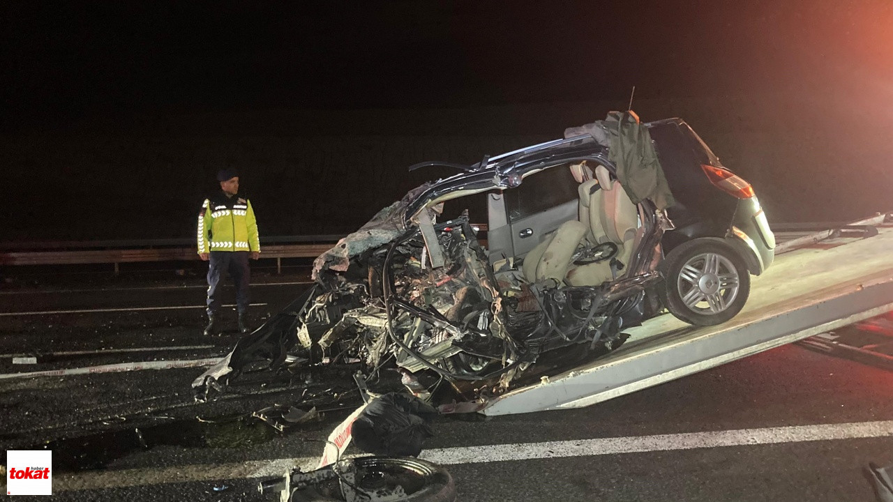 Feci Kaza... 2 Otomobil Kafa Kafaya Çarpıştı 4 Ölü, 1 Yaralı