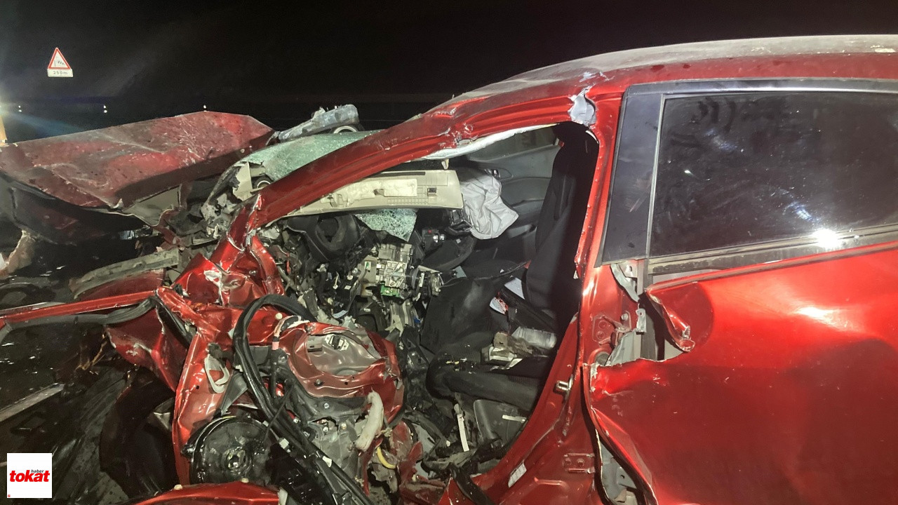 Feci Kaza... 2 Otomobil Kafa Kafaya Çarpıştı 4 Ölü, 1 Yaralı4