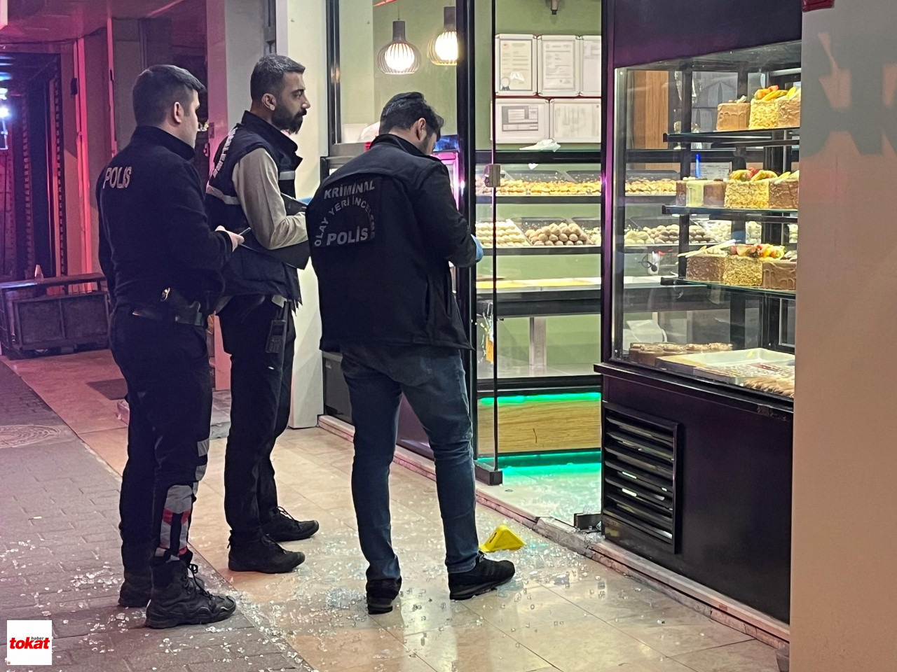 Husumetlisinden Kaçarak Kafeye Saklanan Genç, Silahlı Saldırıda Yaralandı2