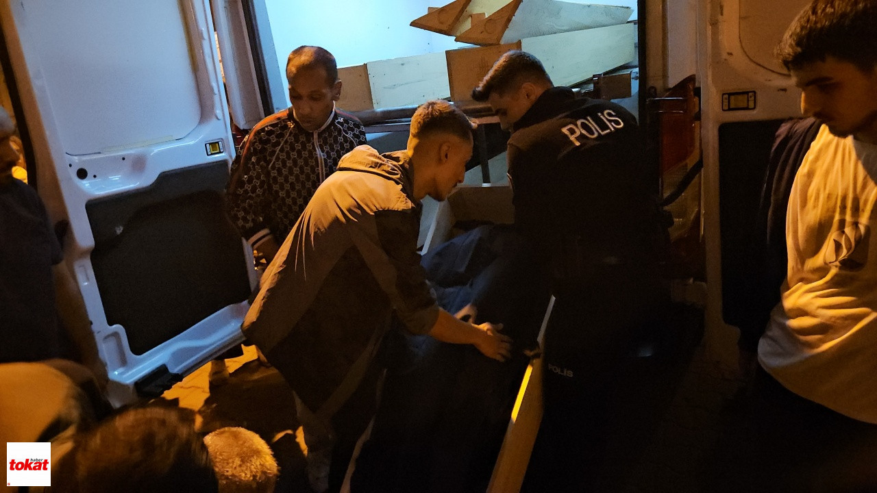 Kardeşini Silahla Öldürdükten Sonra Intihar Etti3