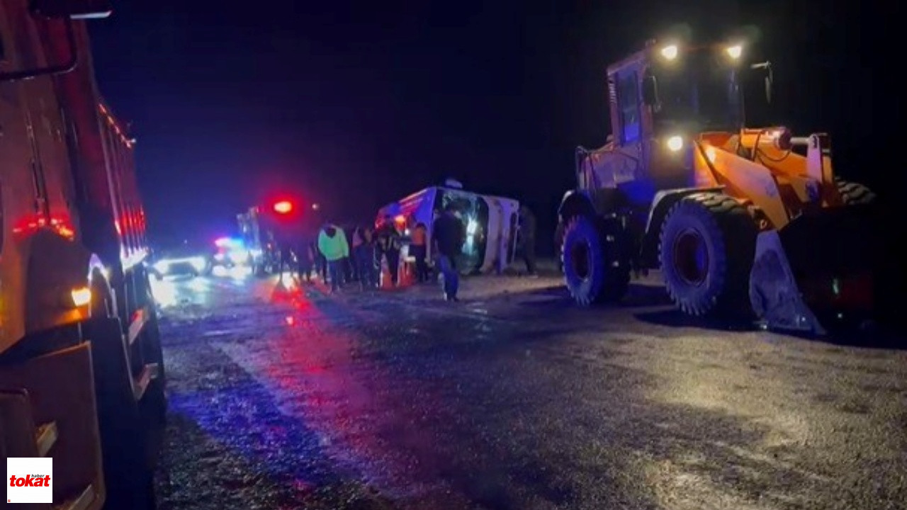 Kontrolden Çıkan Minibüs Devrildi 1 Ölü, 19 Yaralı1