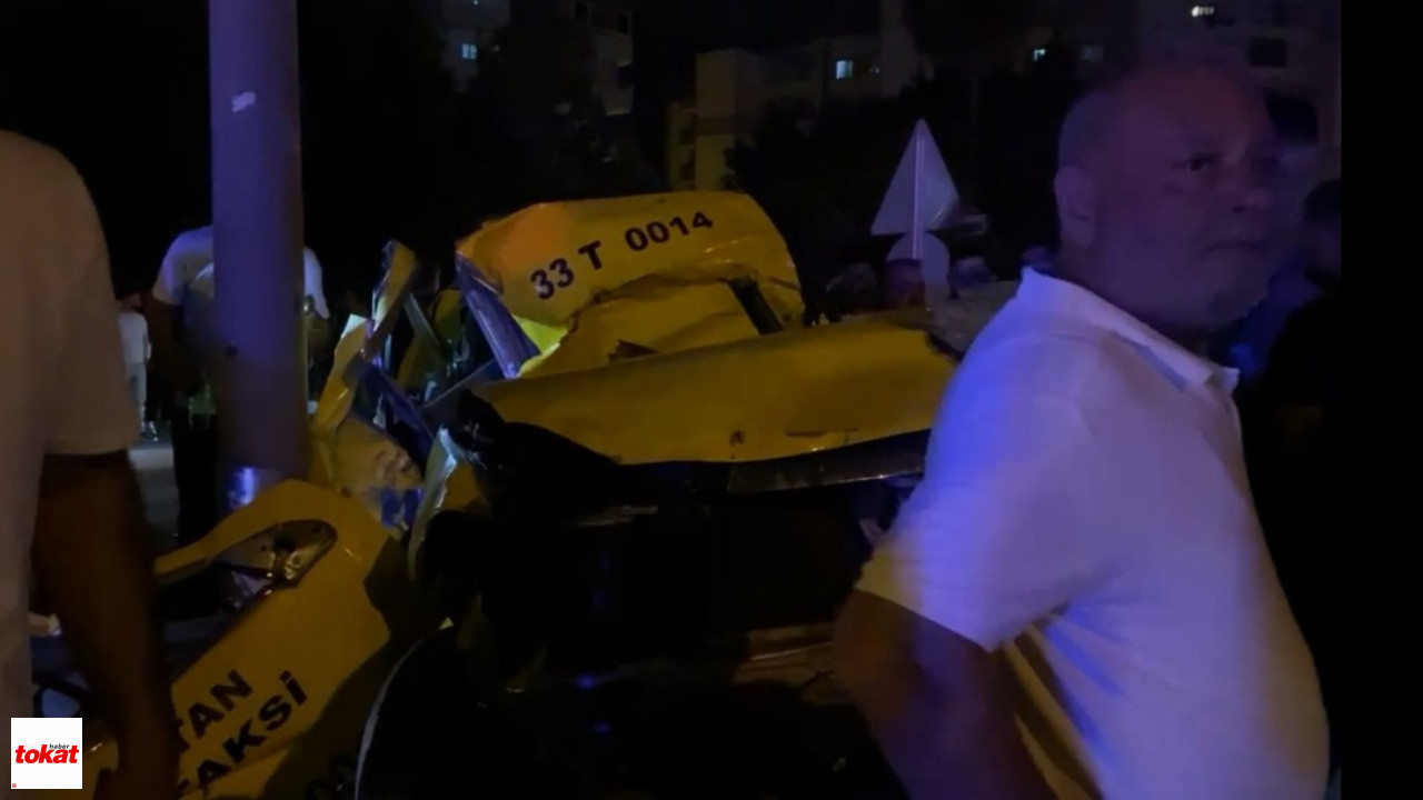 Kontrolden Çıkan Taksi Elektrik Direğine Çarptı 2 Ölü
